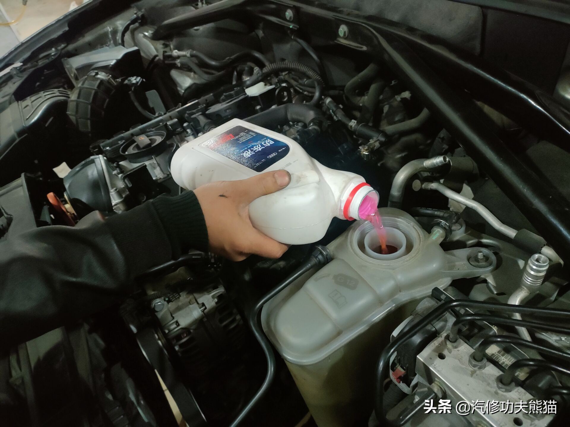 当年奥迪q5落地多少钱,当年奥迪q52018款典藏版价格