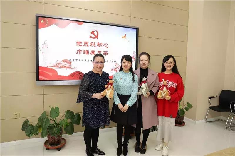 优秀党员教师的重要事迹,讲述身边优秀党员教师的故事