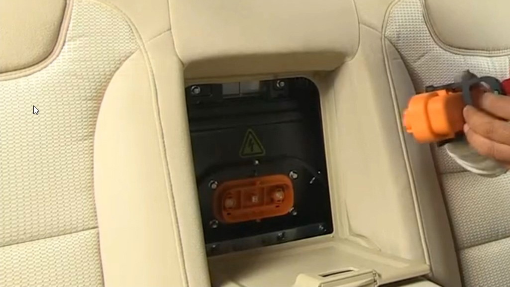 广汽传祺ga5高压配电盒维修,传祺ga5维修开关在哪