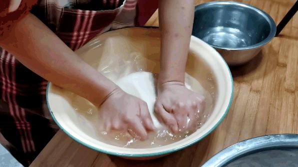 懒人凉皮面糊要注意什么,平底锅凉皮做出来发粘开裂