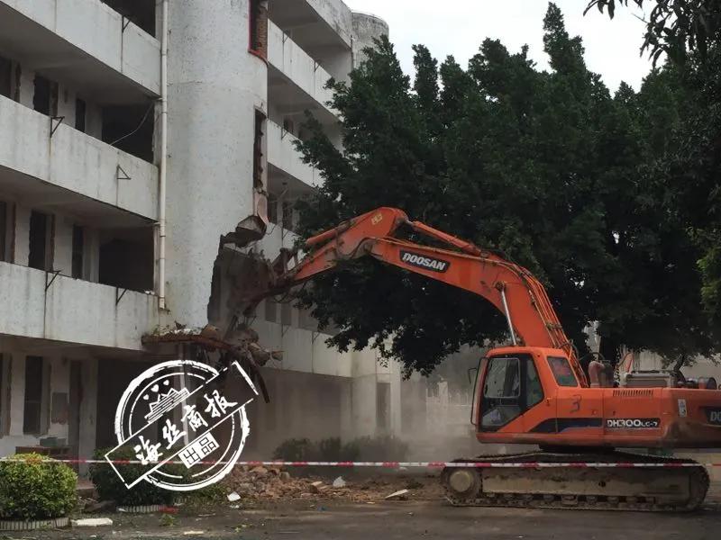 南安这所中学拆除5层高危房，欲建师生合一宿舍楼！初一初二以后也能晚自修了