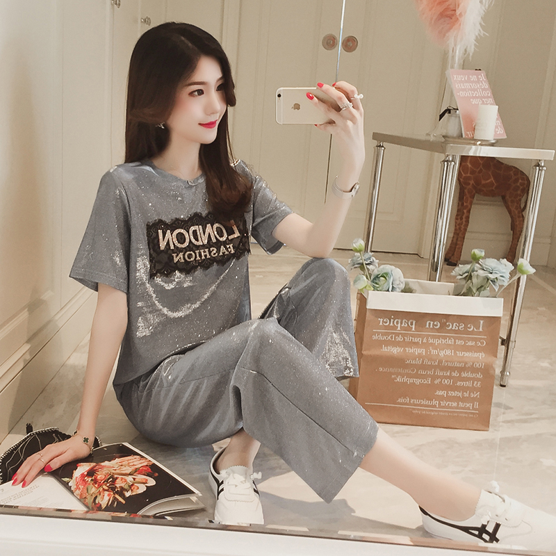 t恤牛仔裤怎么穿才能显得精致,t恤牛仔裤怎么穿出时尚感