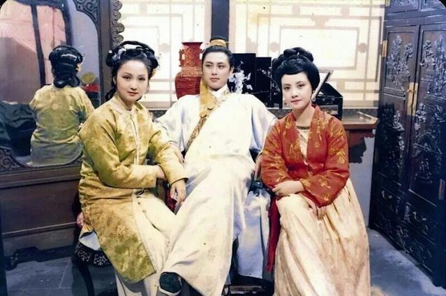 贾琏夫妇的一段私房话,贾琏和王熙凤解析夫妻关系