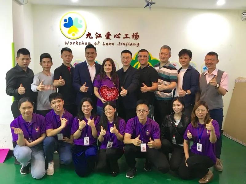 经济疲弱百业危艰但危中有机唯创新者胜一瓶水洗车逆市中创出奇迹