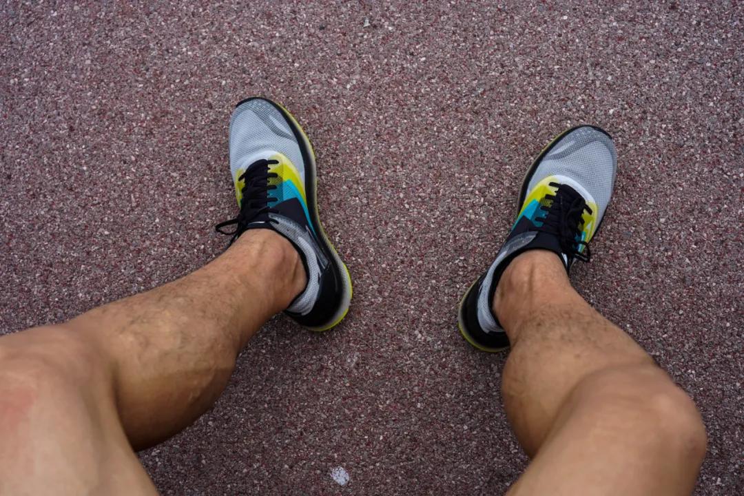 skechers斯凯奇gorunmaxroad6,斯凯奇skechers新年系列2024