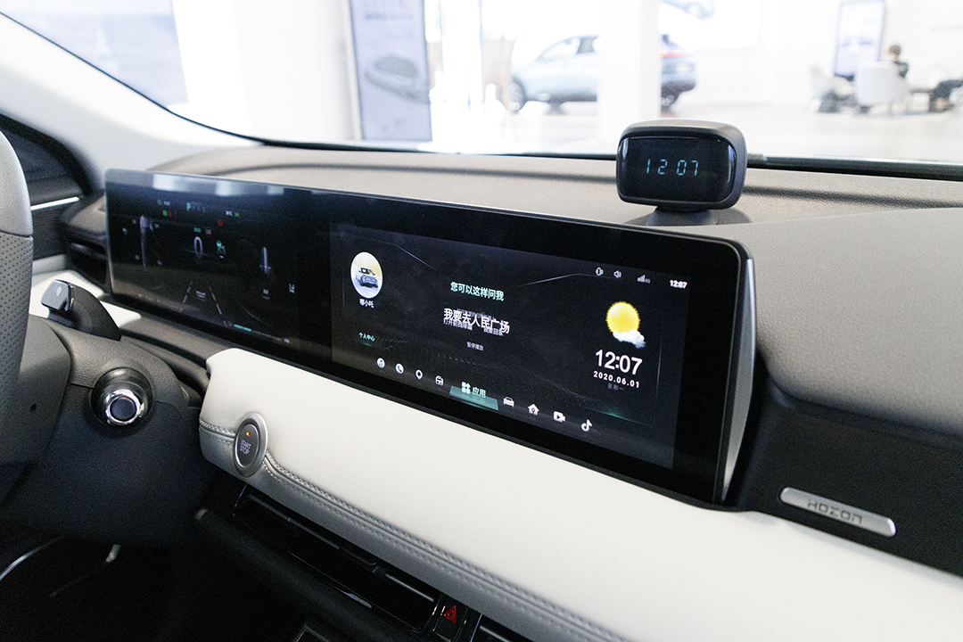 哪吒u新能源汽车推荐2021驾驭版,透明a柱的车