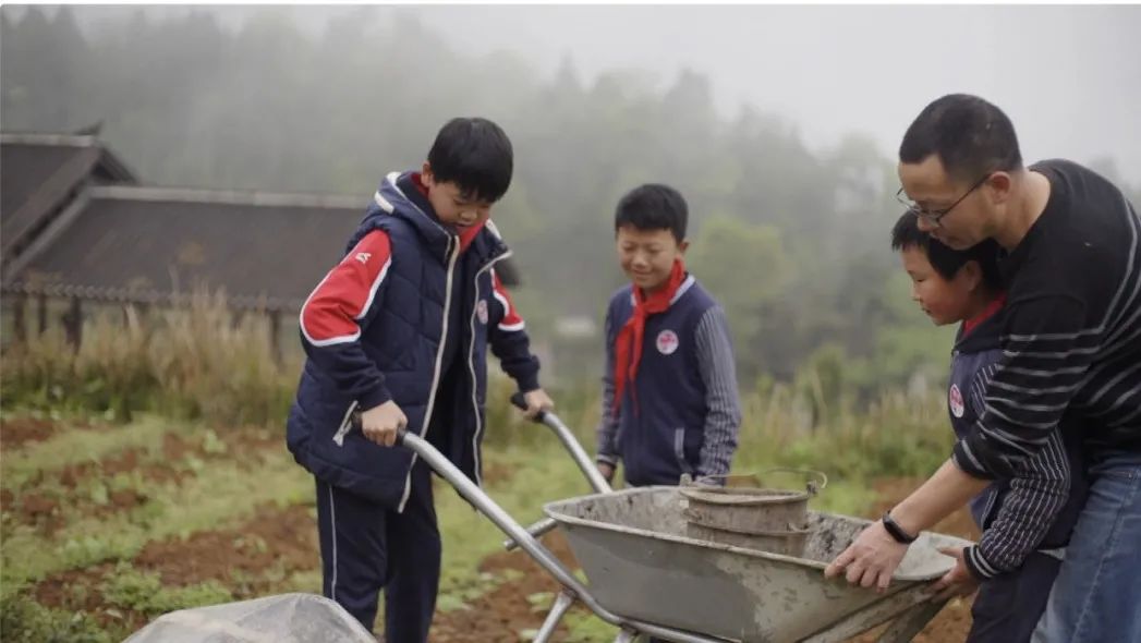 这所大山里的未来学校，破解了我们对于教育创新的认识误区