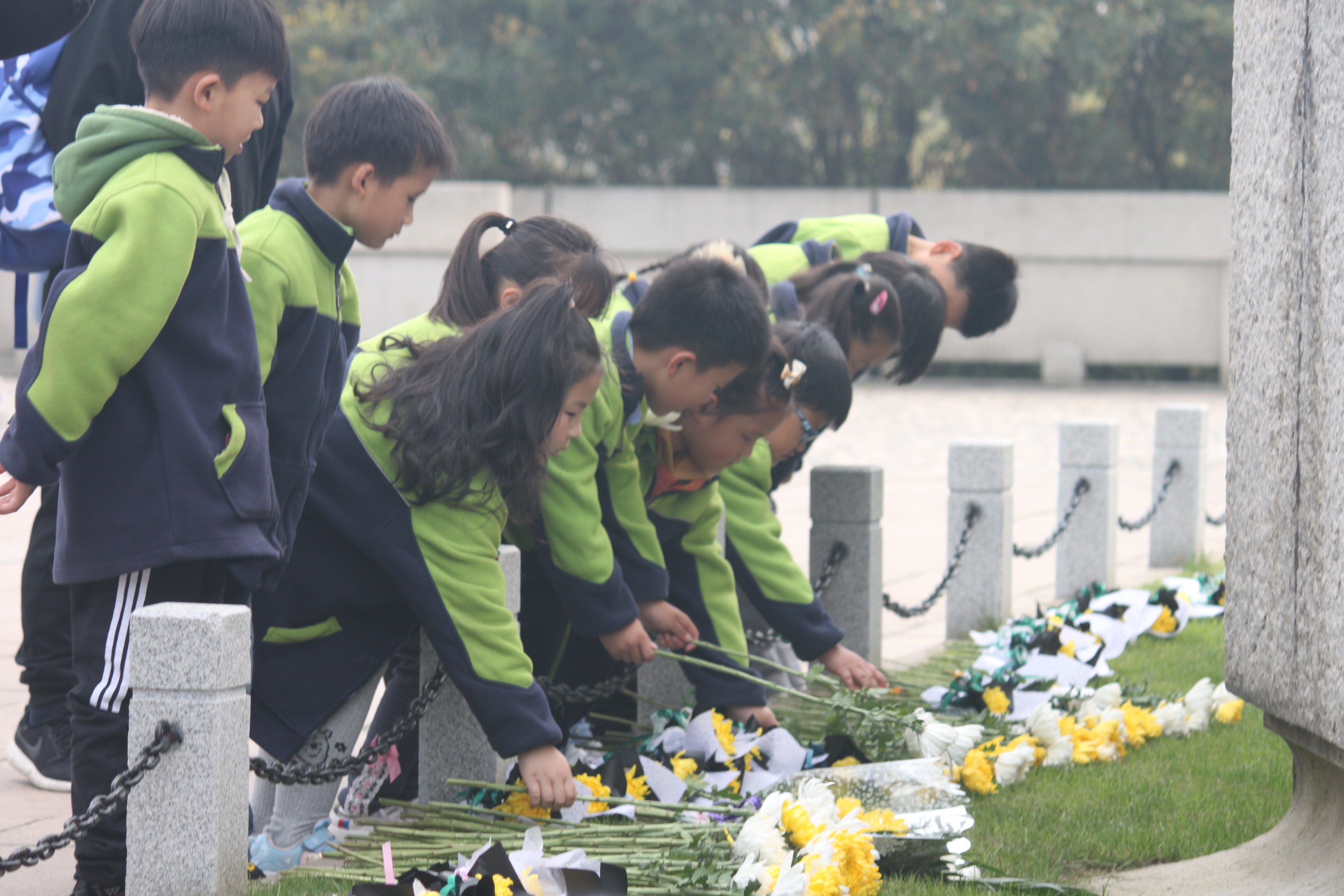 雨花台烈士陵园24只花圈意义,雨花台烈士纪念碑凭吊仪式