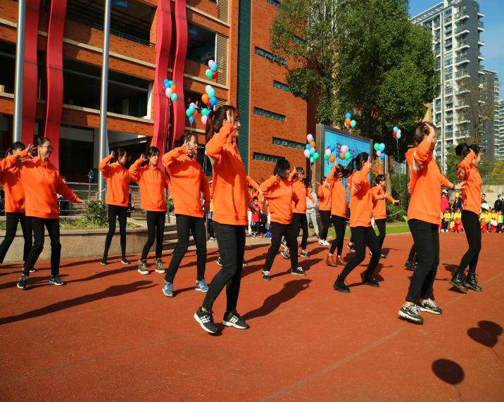 太有爱了！绘本角色亮相午山幼儿园亲子运动会，各大角色齐上阵