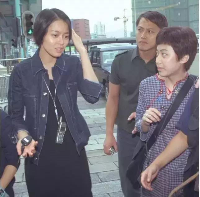 甘比早期龅牙凸嘴,龅牙甘比逆袭香港女首富