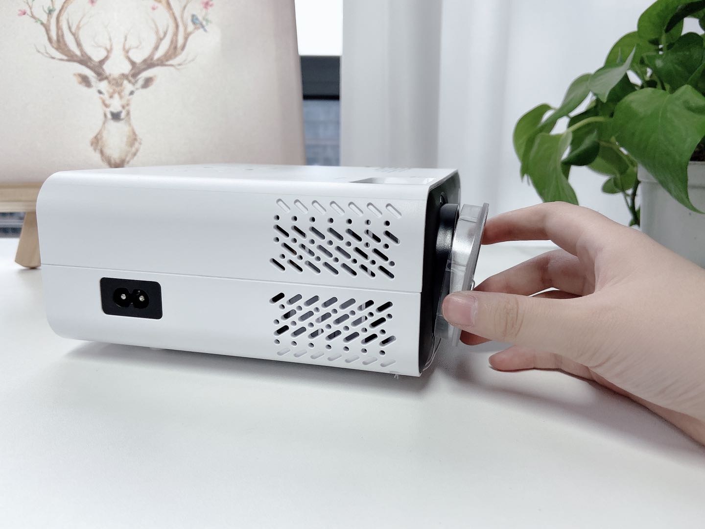 适合宅家看的投影仪推荐,高性价比家用投影仪推荐