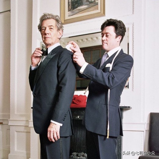 带了1万大洋去伦敦这条街买了条裤子，据说是威廉王子同款