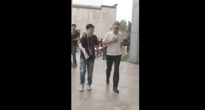 开怀大笑版葛优乔杉,葛优贺岁片两只老虎