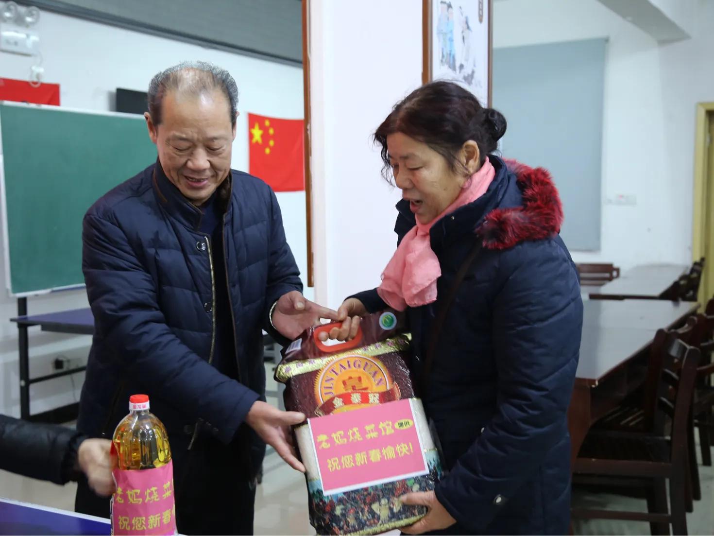 武汉市西马街高雄社区浓情腊八节温暖邻里情！