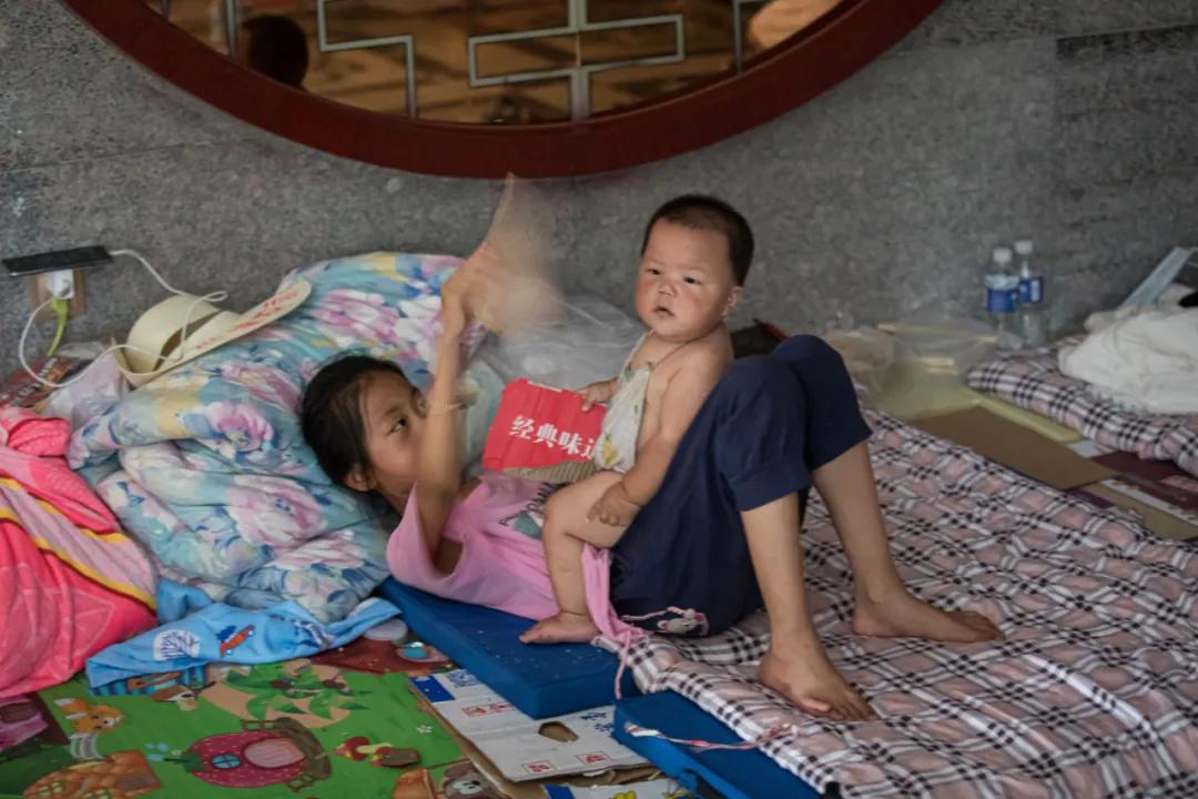 人在新乡，我们的家还在水里