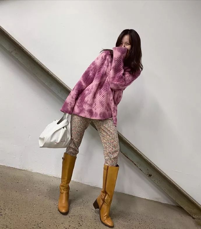 泫雅最新舞台黑色吊带裙,泫雅小野马舞蹈颜值