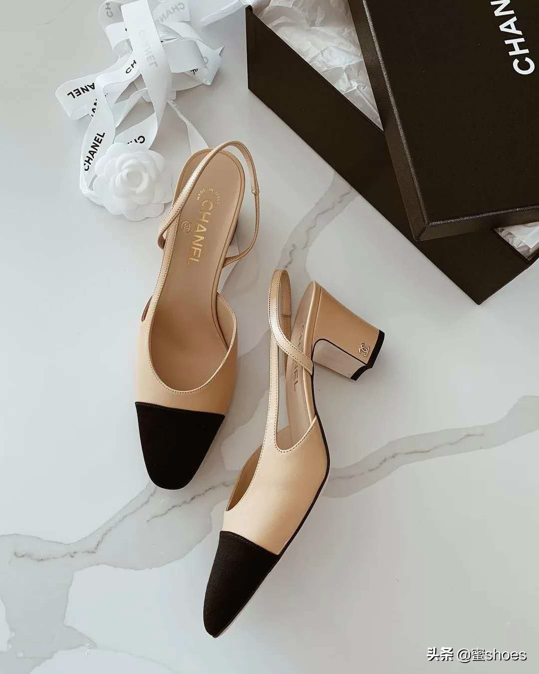 刘雯穿搭全靠小白鞋,刘雯穿的优衣库的绿色衬衣