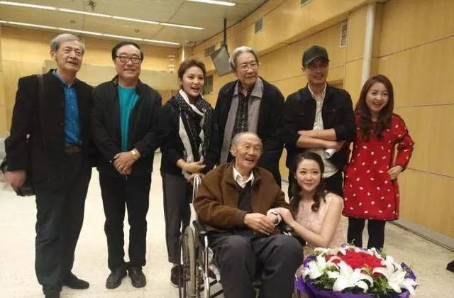 暖春小花爷爷葬礼,暖春小花的爷爷怎么去世的