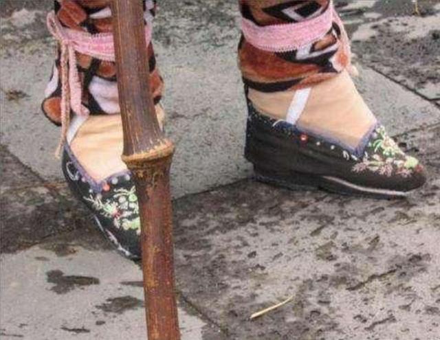 缠足的陋习：背后隐藏着秘密，文人道出原来小脚是泄欲的工具