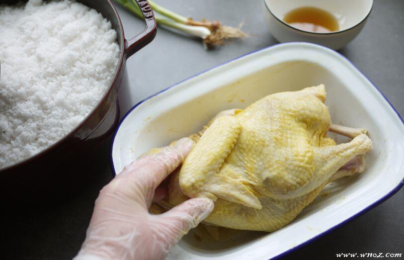 锡纸盐焗鸡整只一般做多少分钟,粤菜经典客家锡纸盐焗鸡的做法