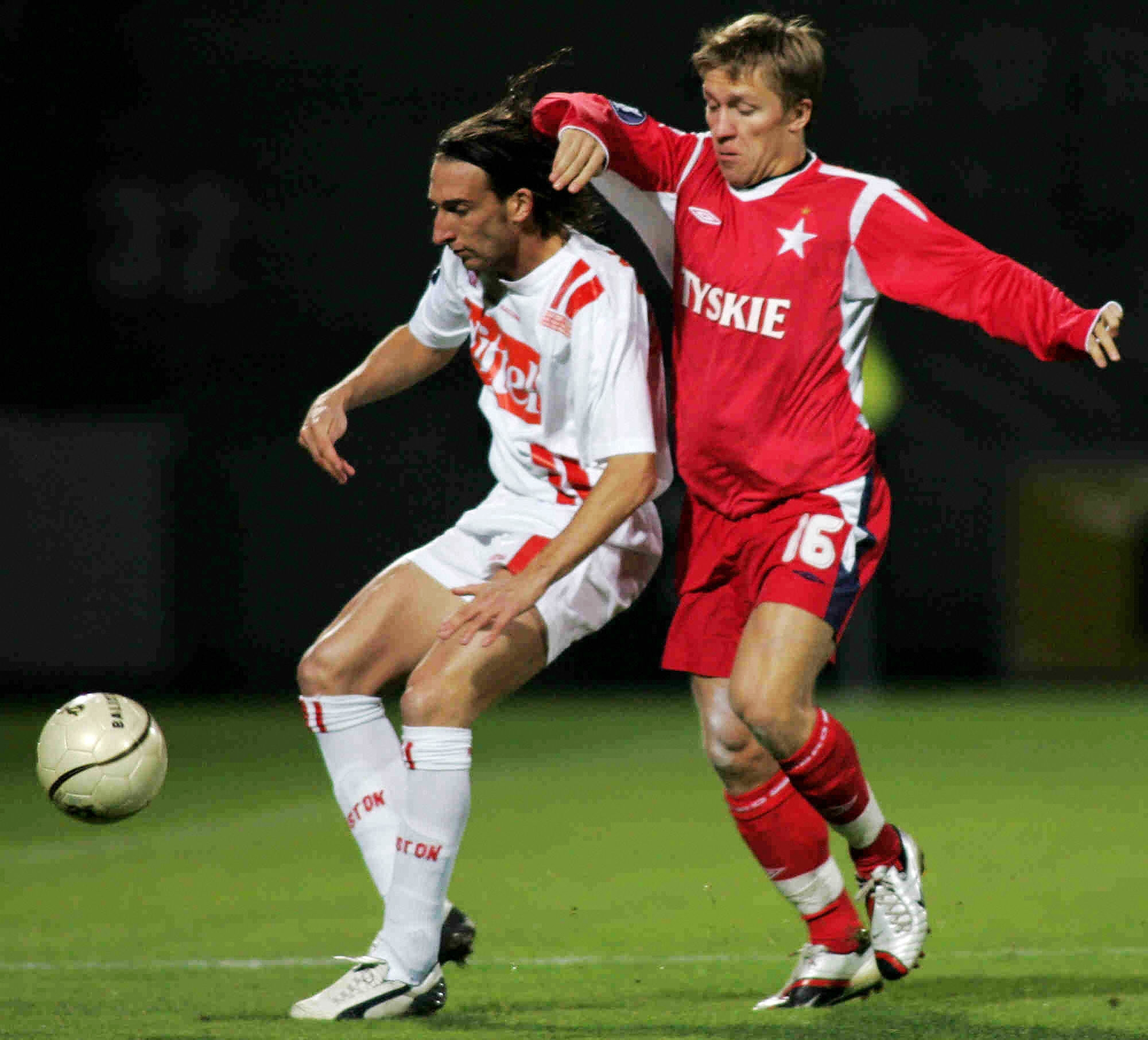 无偿效力+自掏腰包挽救母队这位波兰老将诠释忠义真谛