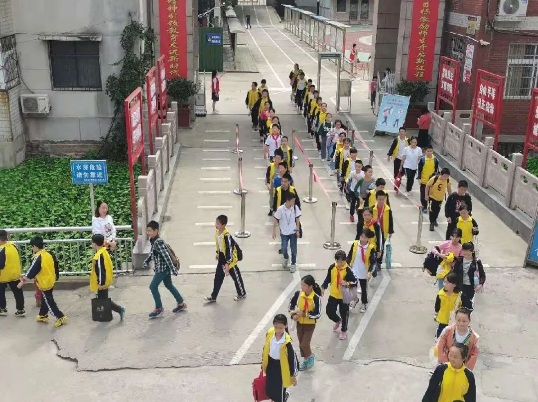 乘风破浪，逐梦而行——新县城关二小叶继昌校长2021元旦致辞