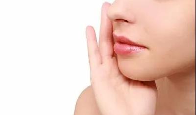 薰衣草精油对皮肤的功效,薰衣草精油保湿提亮肤色