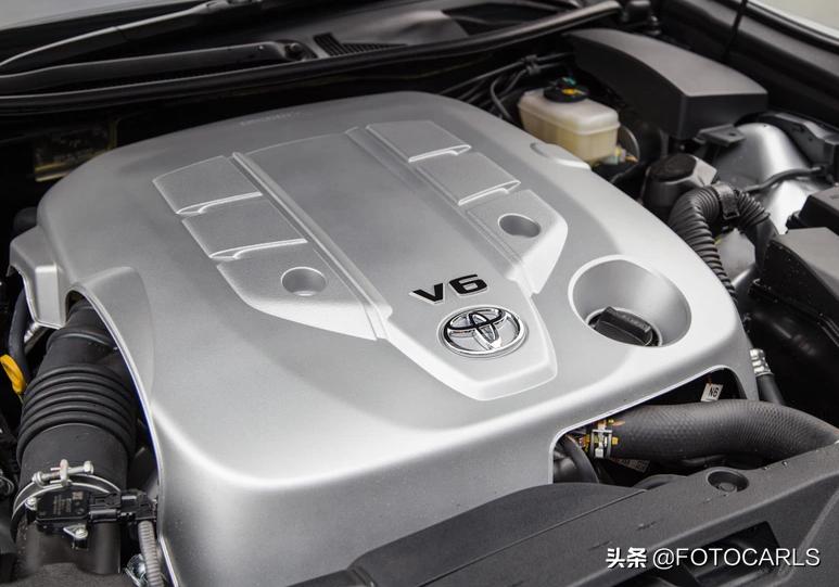 丰田皇冠2.5升四驱豪华版价格,丰田皇冠2024款最新款银色