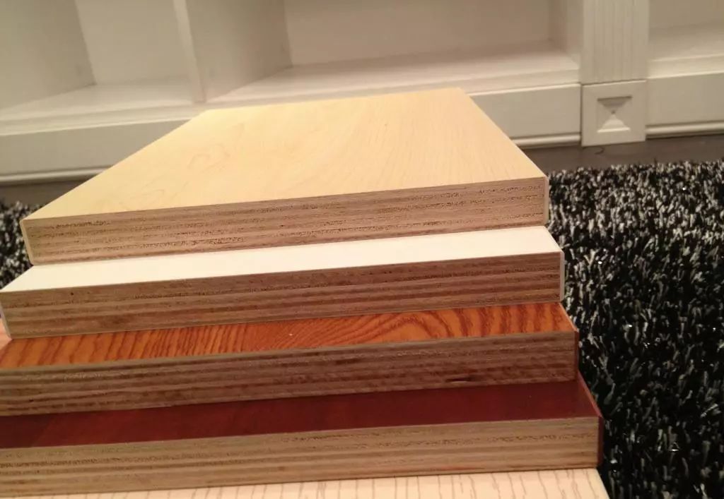 橱柜用实木多层板好还是颗粒板好,橱柜用不锈钢好还是实木多层板好