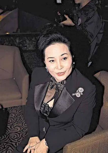 赌王七个美貌的女人,赌王的4位太太中谁最受宠