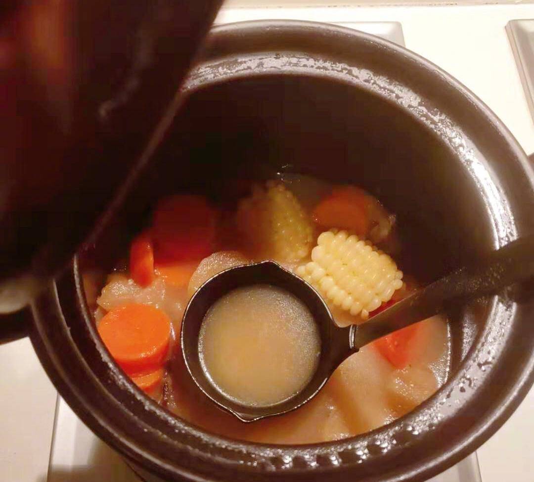 何炅蛋糕,鹿晗油条,宋茜面条,明星们宅家美食大赏?