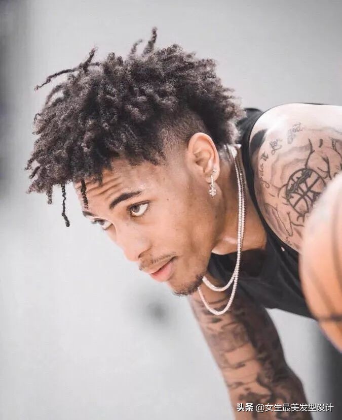 黑皮肤适合的发色卷发,黑皮肤适合烫什么发型好