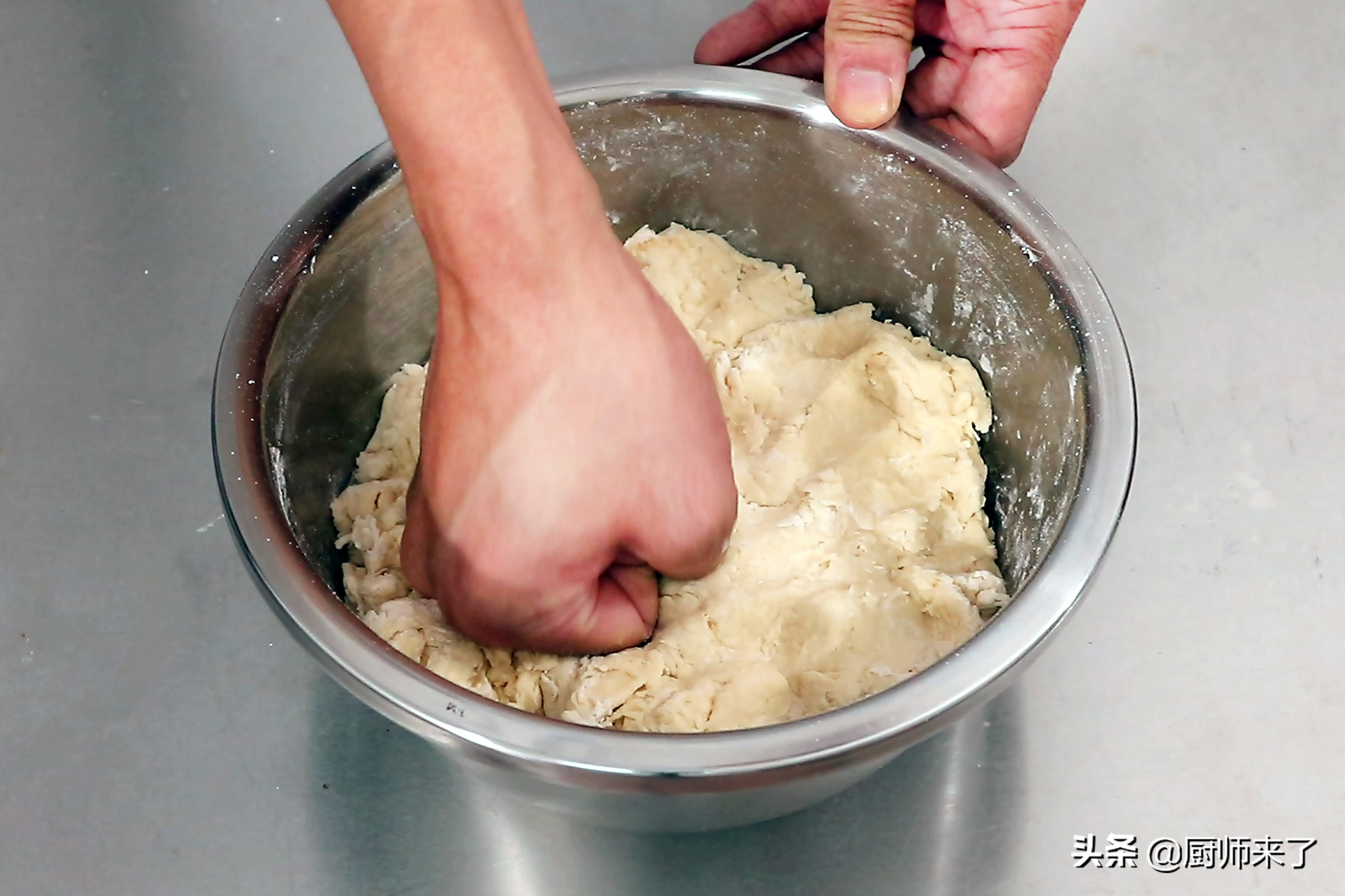 油条发面怎么发才松软,油条面太筋道拉不开往回缩怎么办