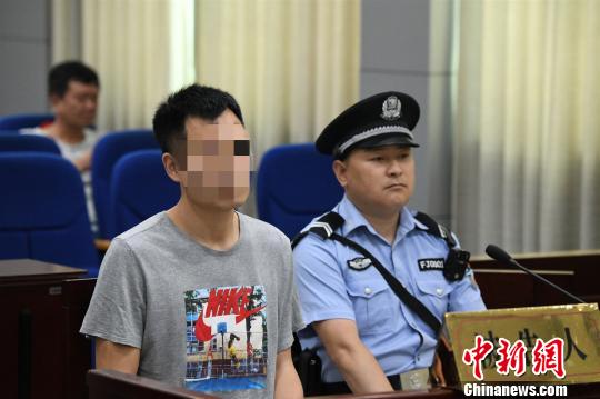 20年后当街殴打老师当事人将出狱,殴打羞辱20年前班主任后续