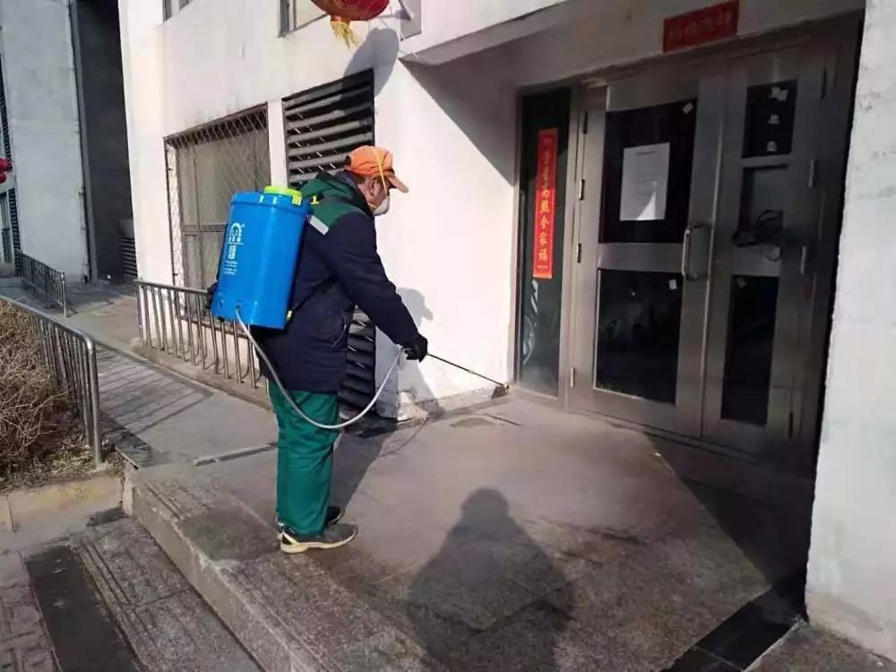 疫情无情人有情爱心蔬菜送一线,疫情无情人有情超市平价回馈顾客