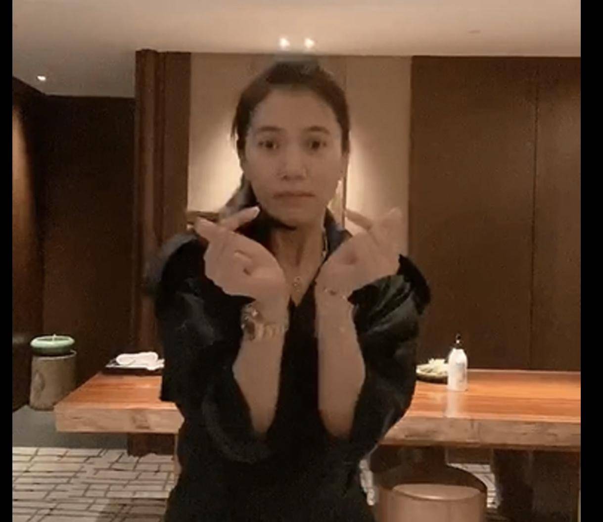 袁咏仪短发上张智霖演唱会,袁咏仪劳力士迪通拿