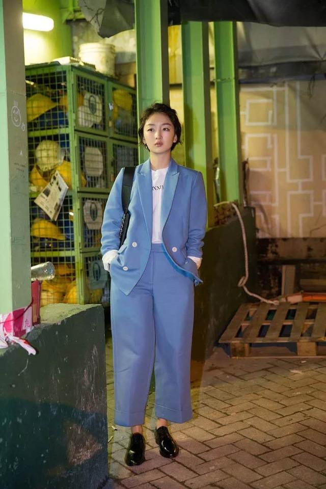 今年都在穿什么布洛克鞋,今年最流行的鞋子洞洞鞋