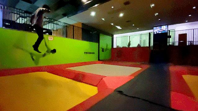 滑滑梯和蹦床乐园,弹力空间蹦床滑梯