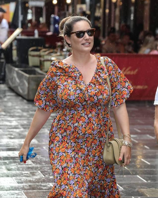 足球宝宝大变身,足球宝贝变装女生版