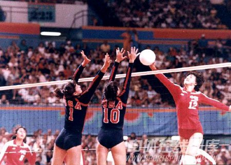 中国女排奋斗经历简短20字,排球运动简史中国女排