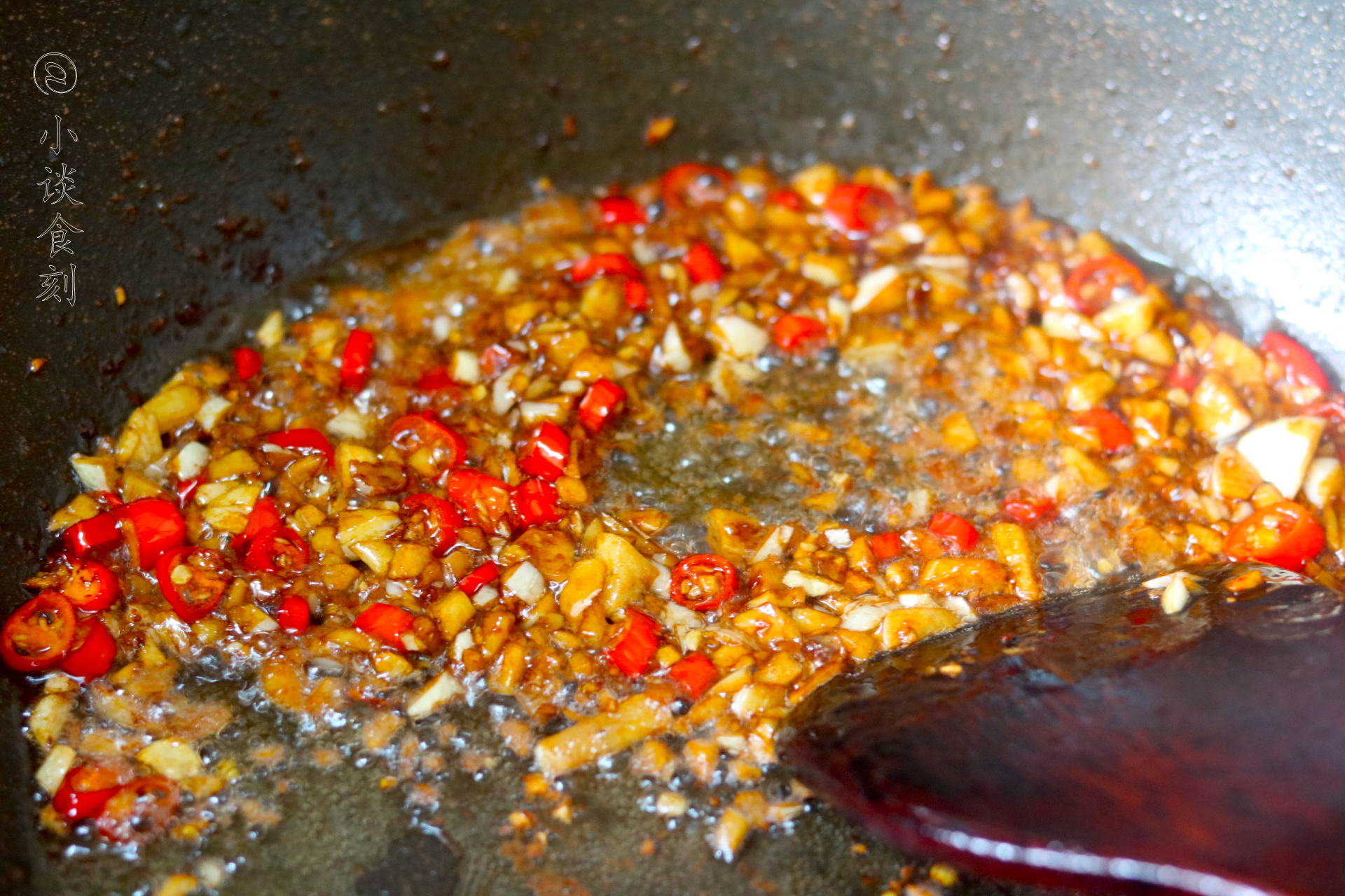 生菜焯水如何避免变褐色,生菜叶子发黑是什么原因造成的