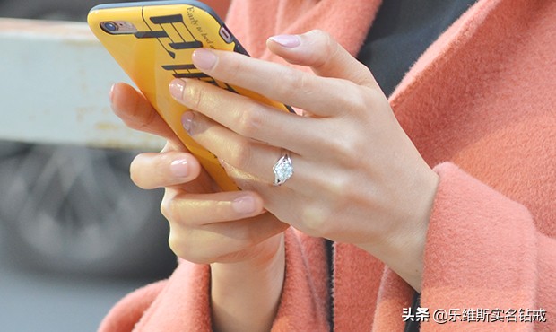 男女戒指的正确戴法左右手,男女戒指的正确戴法有哪些