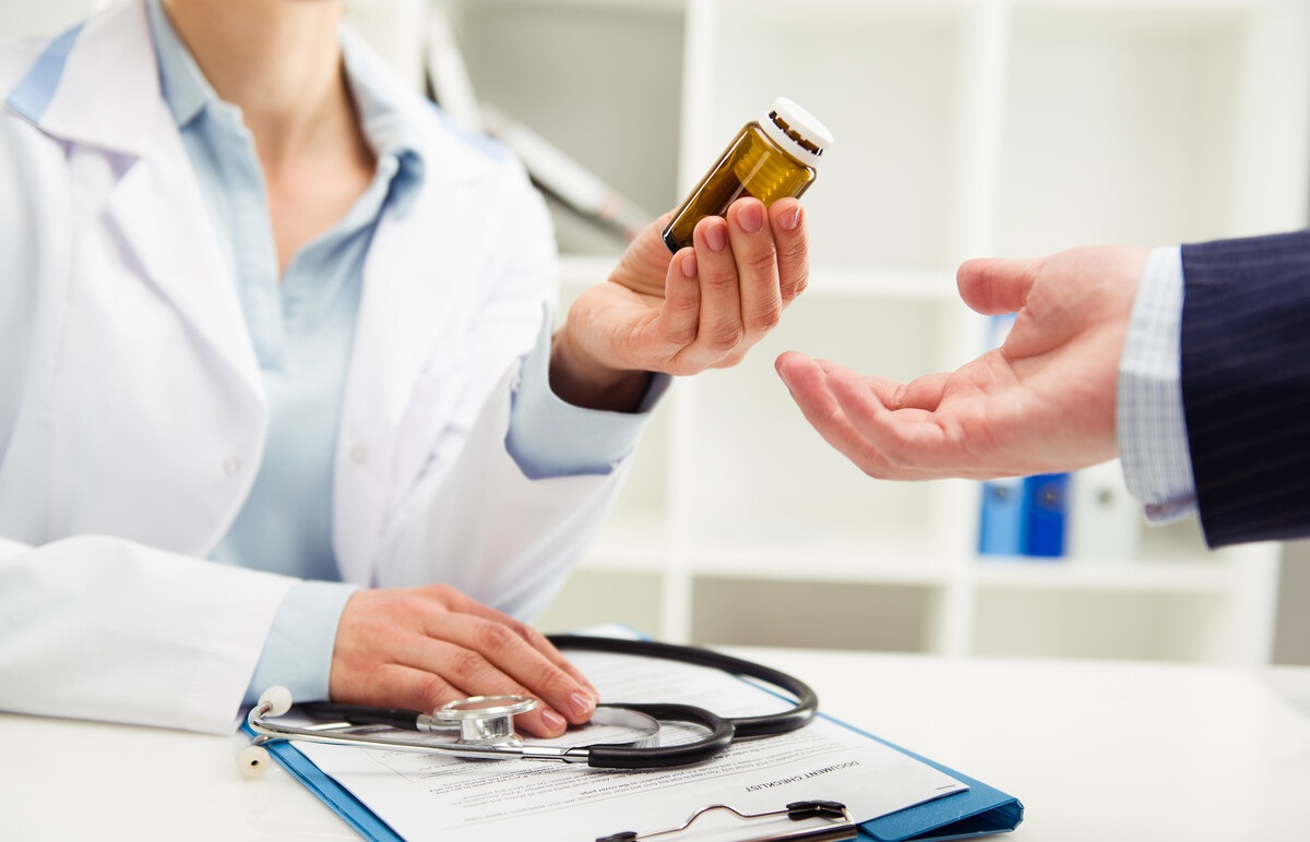 吃别嘌醇降尿酸期间引起痛风,吃别嘌醇尿酸再下降了痛风还发作