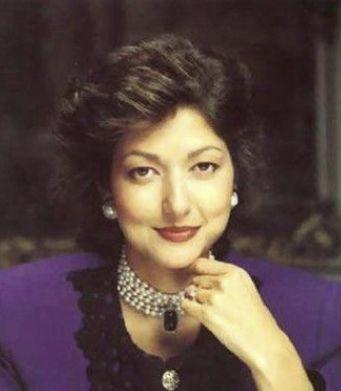 他是有中国血统的欧洲王子，父母离婚后，他只能在中国以走秀为生