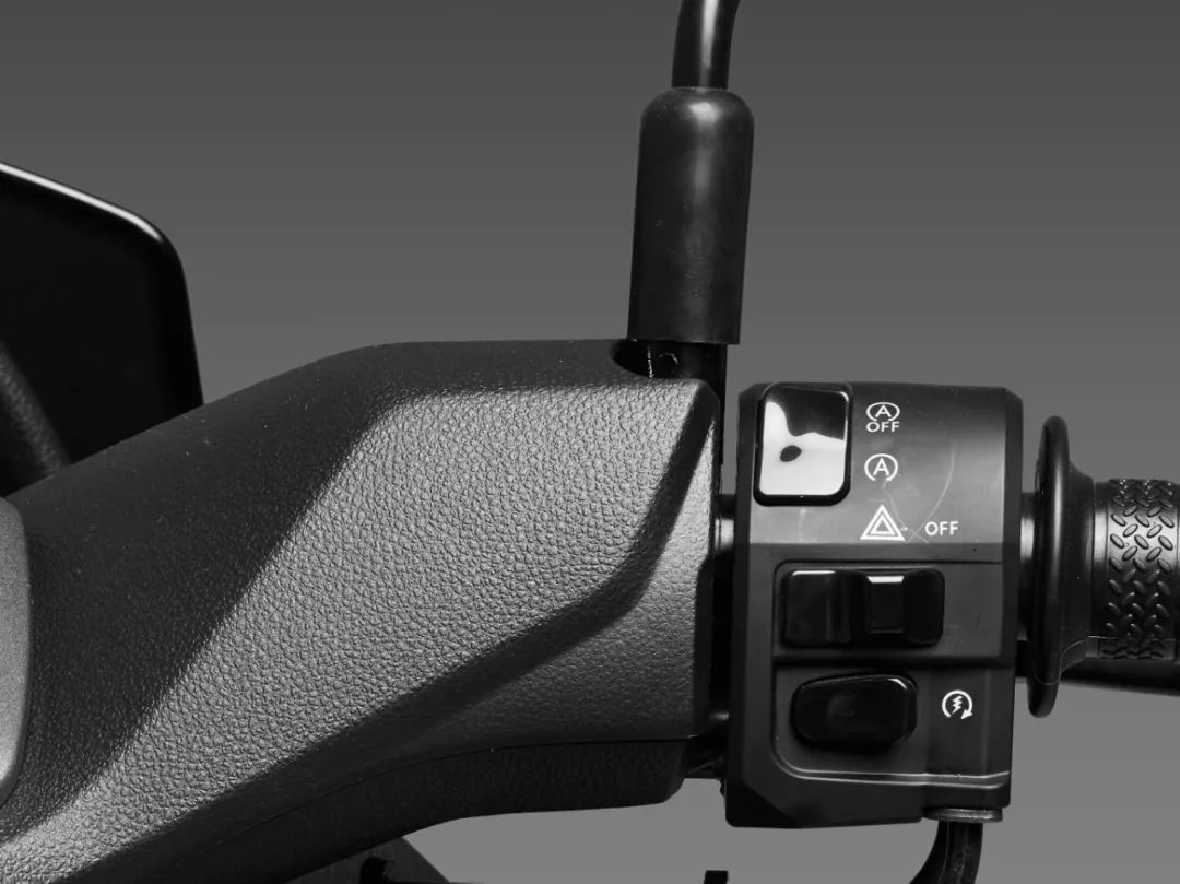 试驾雅马哈nmax150,雅马哈踏板nmax155跟pcx哪个好