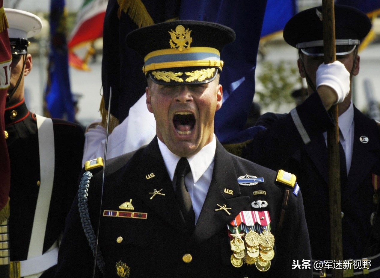 军服帽徽,军服领章帽徽佩戴