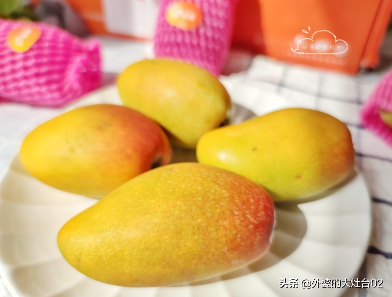 不脏手芒果切法,芒果的切法小妙招不用刀不脏手