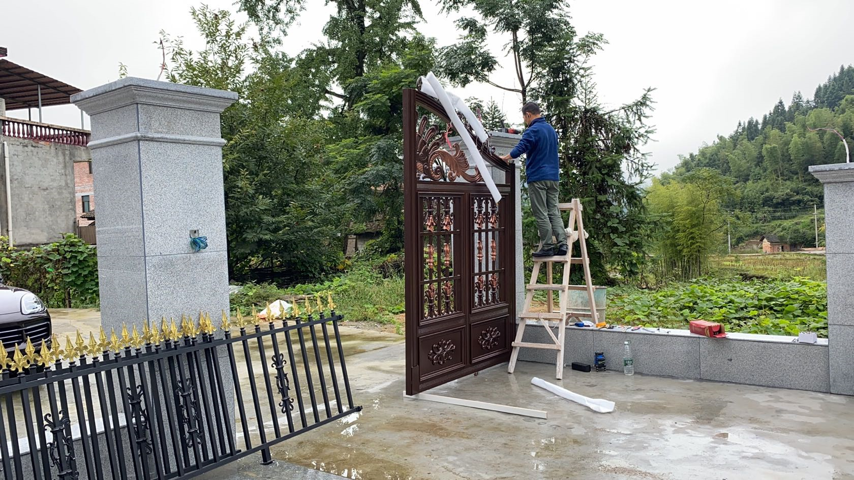 双开铝艺大门安装,双开铝艺大门