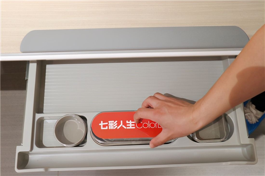 奋进星功能学习桌椅：为孩子的身体健康保驾护航