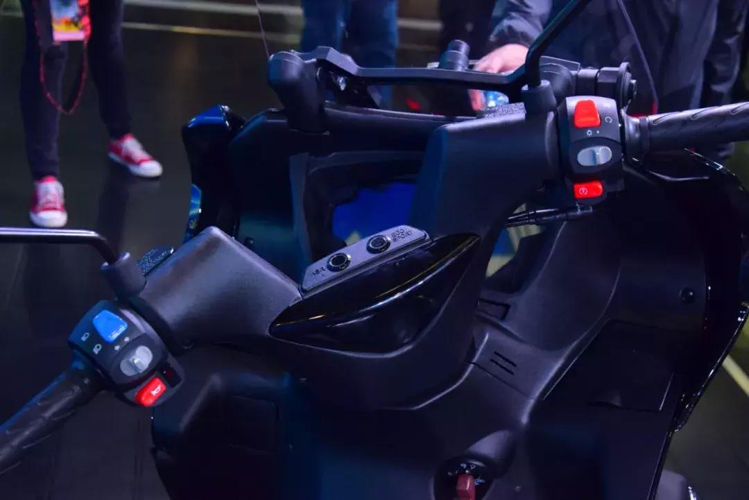 阿普利亚srmax250对比佛沙350,阿普利亚srmax250踏板使用感受